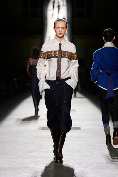 Look 7